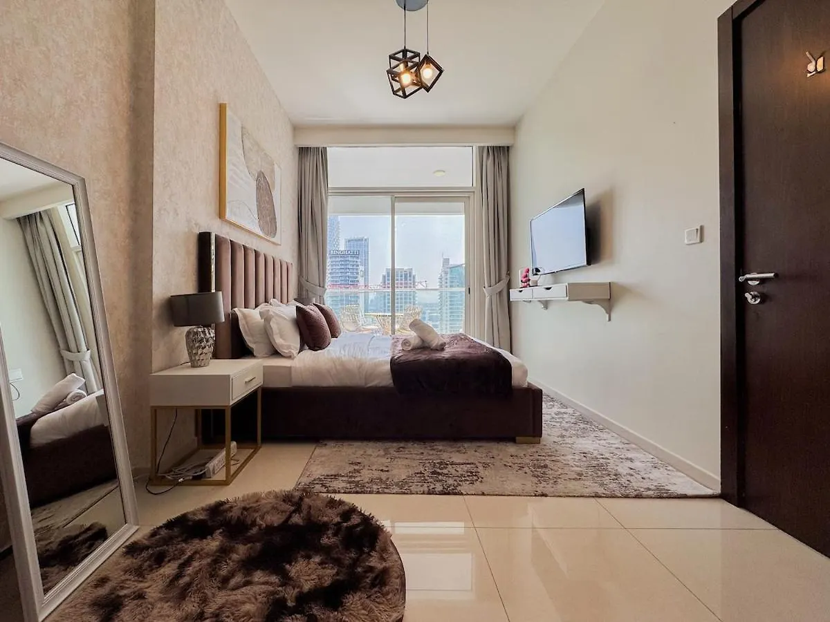 Bronzite 2-Bed Apt Central Dubai Canal Views