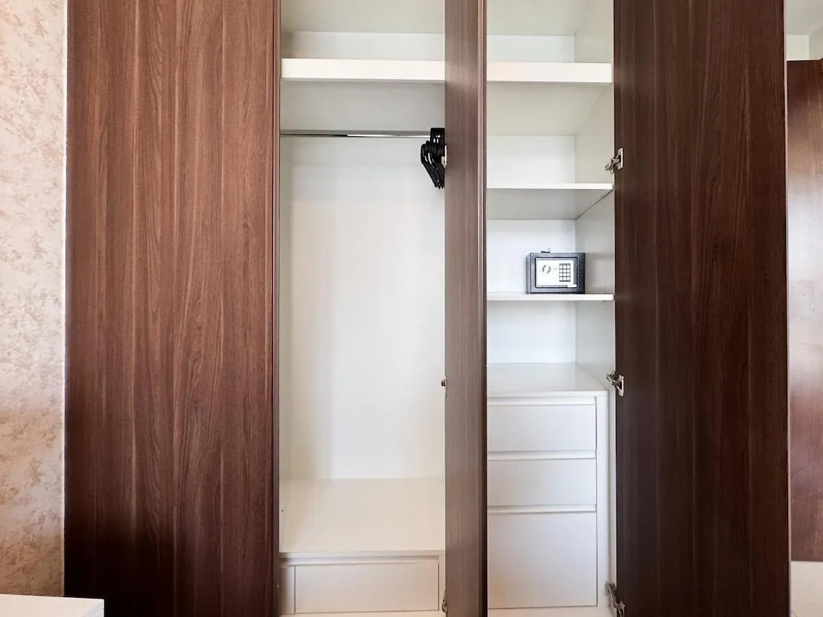 Bronzite 2-Bed Apt Central Dubai Canal Views
