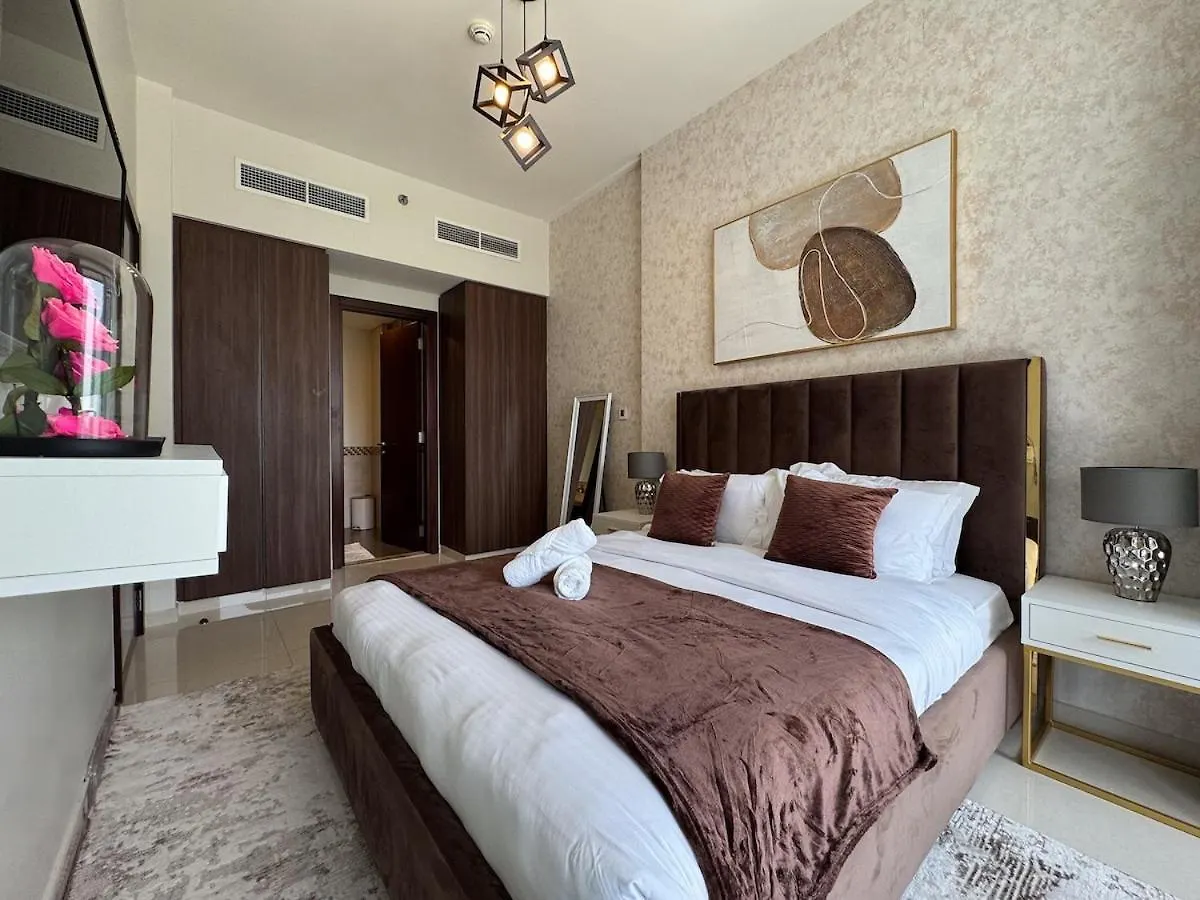 Bronzite 2-Bed Apt Central Dubai Canal Views Lägenhet