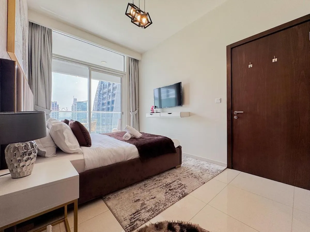 Bronzite 2-Bed Apt Central Dubai Canal Views