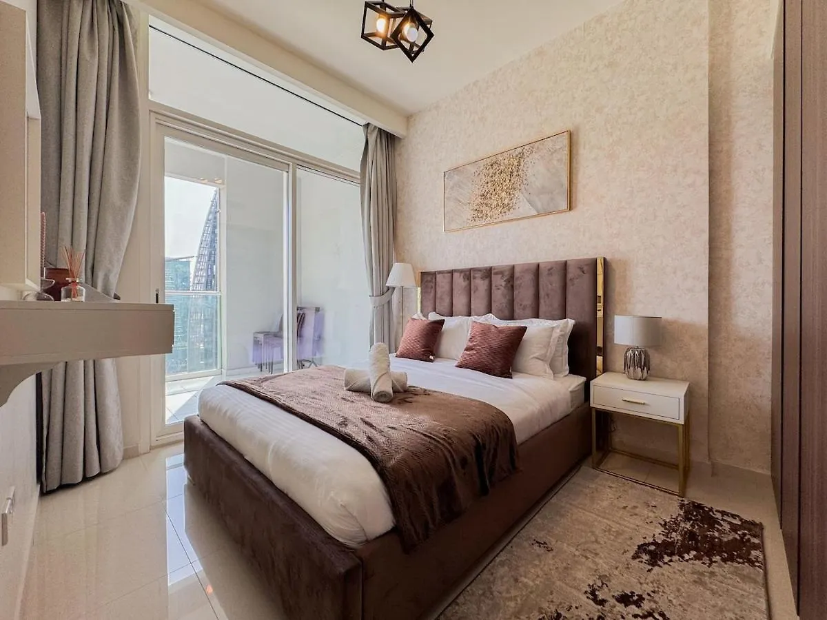 Bronzite 2-Bed Apt Central Dubai Canal Views Lägenhet