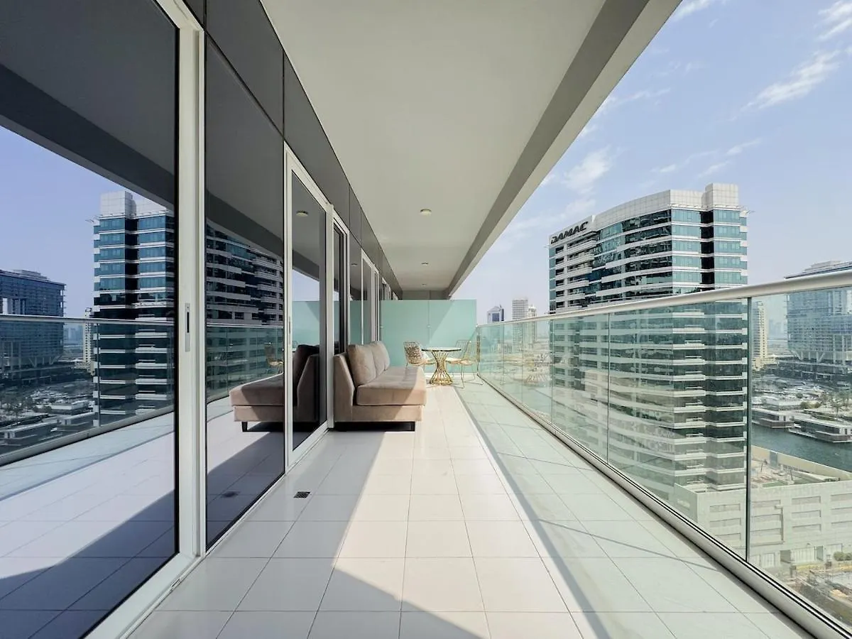 Lägenhet Bronzite 2-Bed Apt Central Dubai Canal Views Förenade Arabemiraten